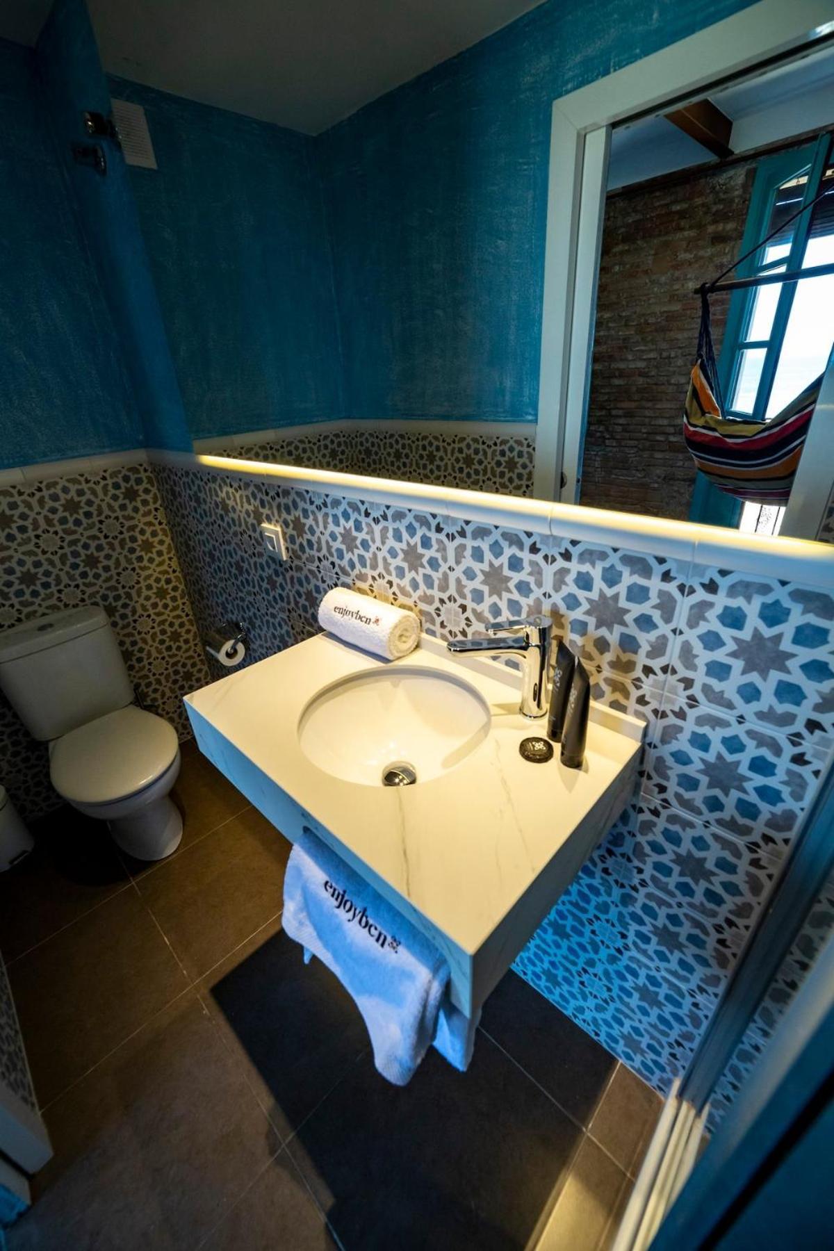 Touching The Apartamento
