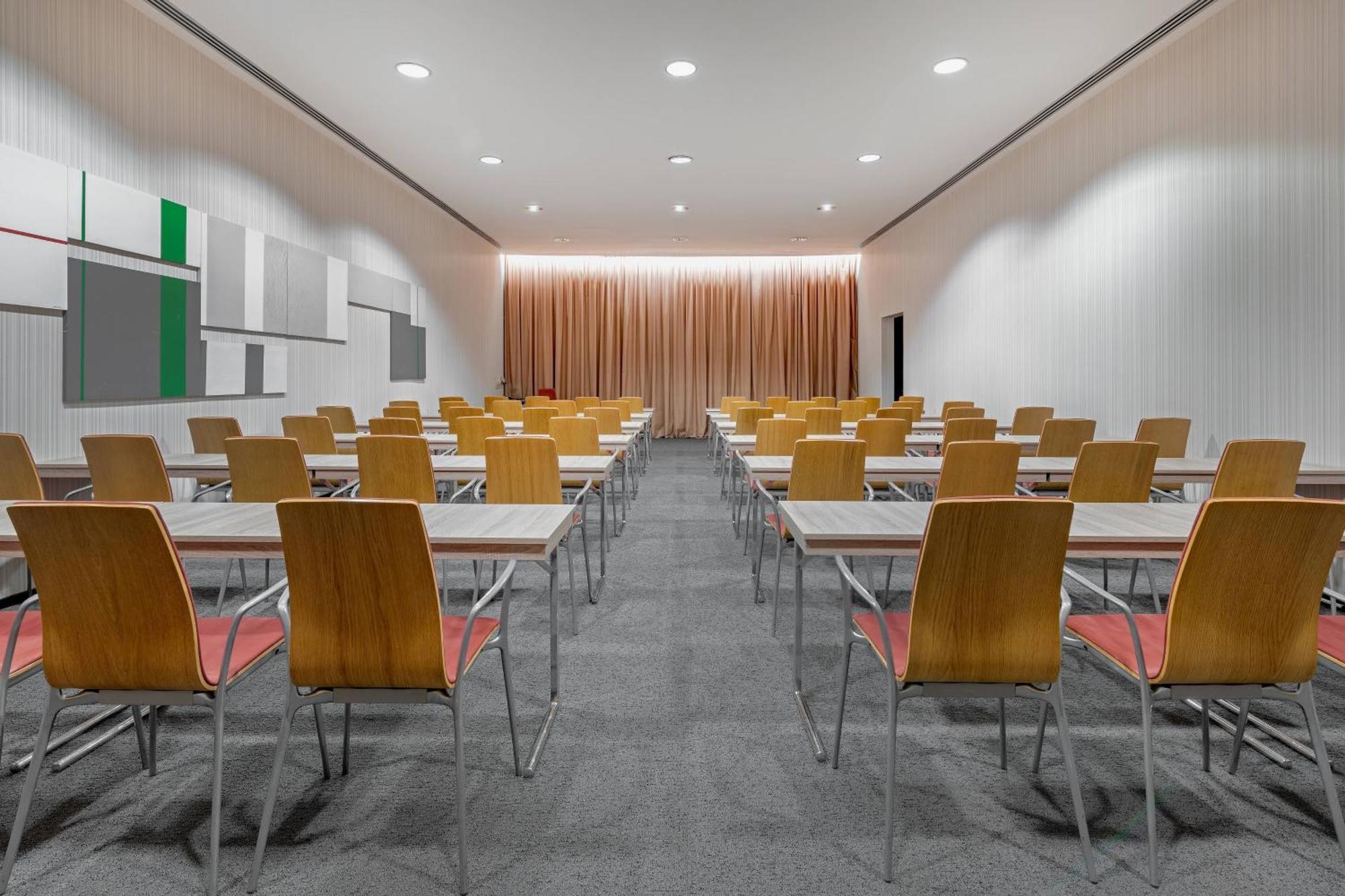 Hotel Ac Fórum By Marriott 4*