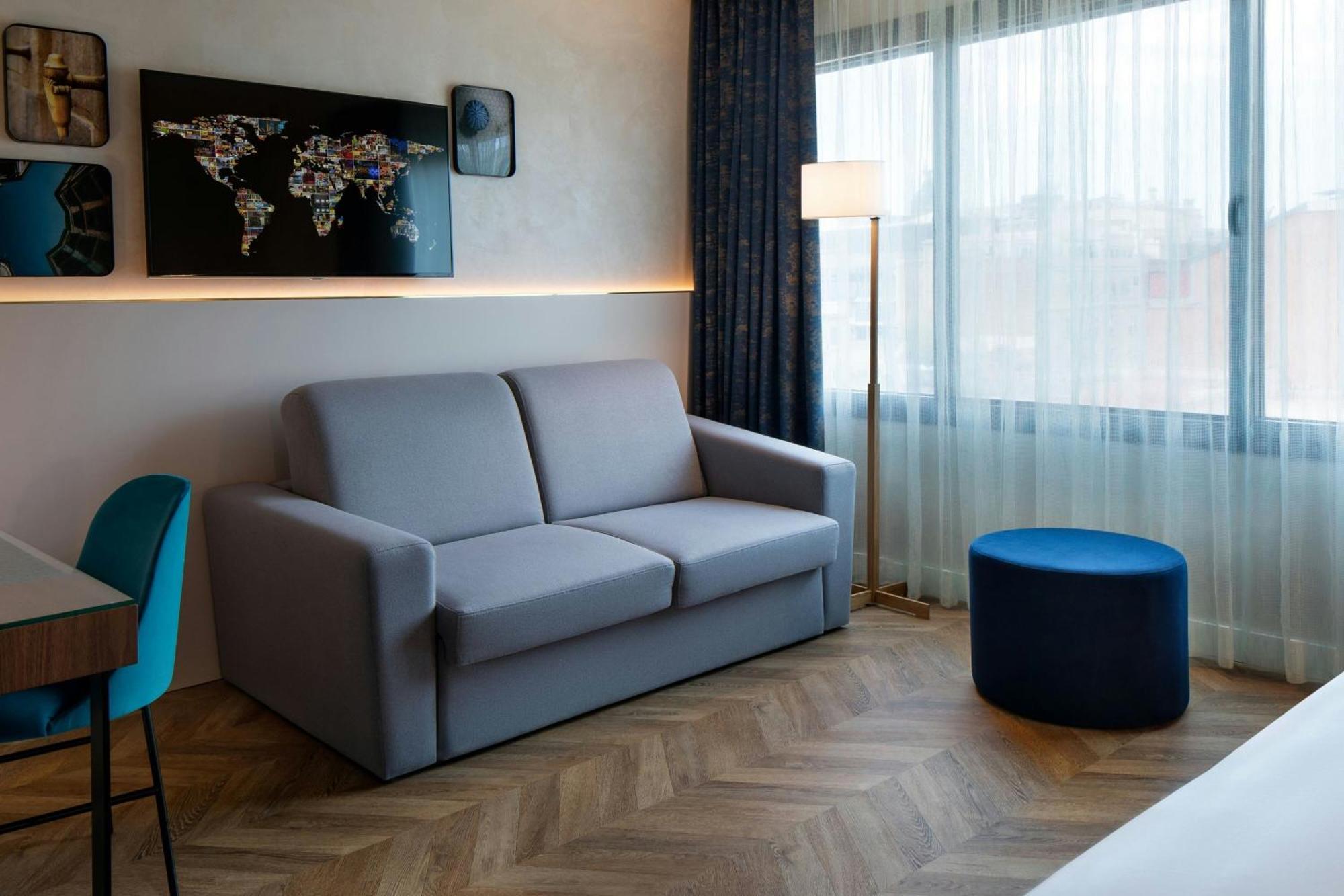 Renaissance Hotel 5*