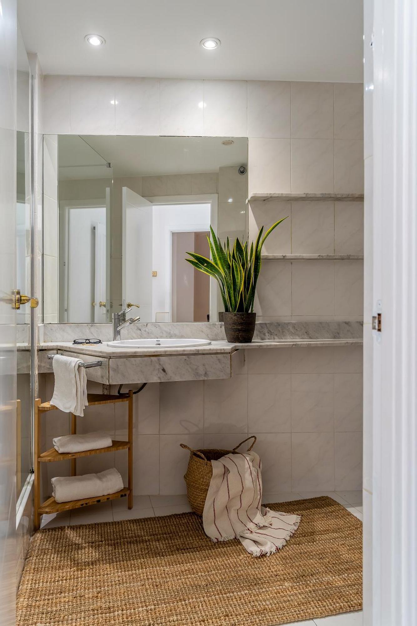 Canela Homes Ninot Apartment *