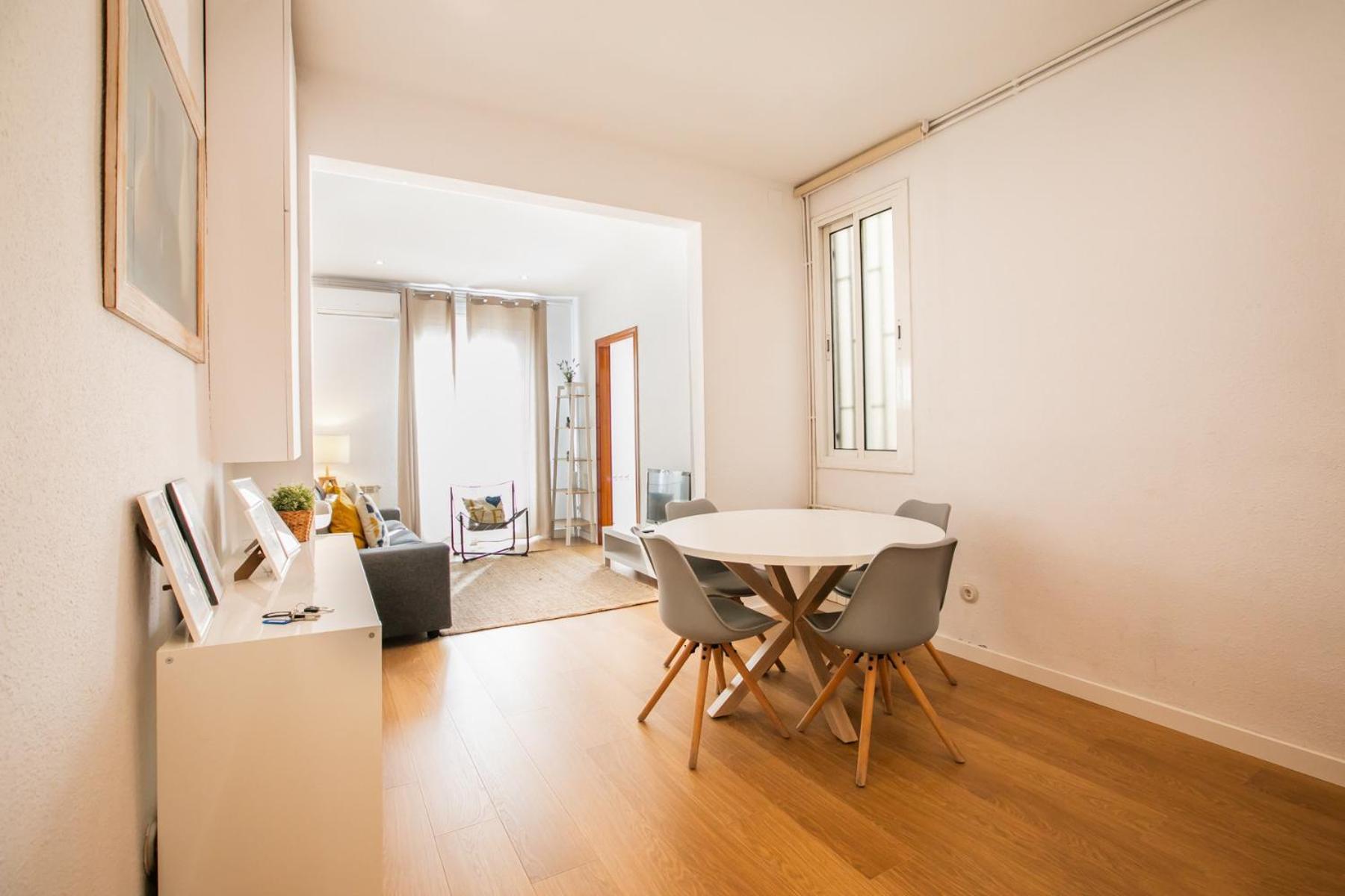 42ara1026 - Spacious In Eixample Apartamento