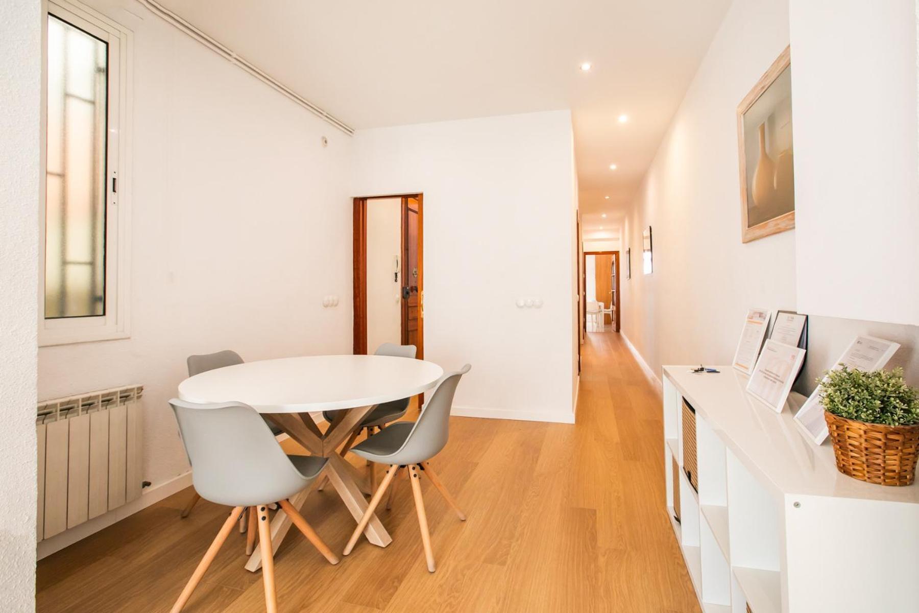 42ara1026 - Spacious In Eixample Apartamento *