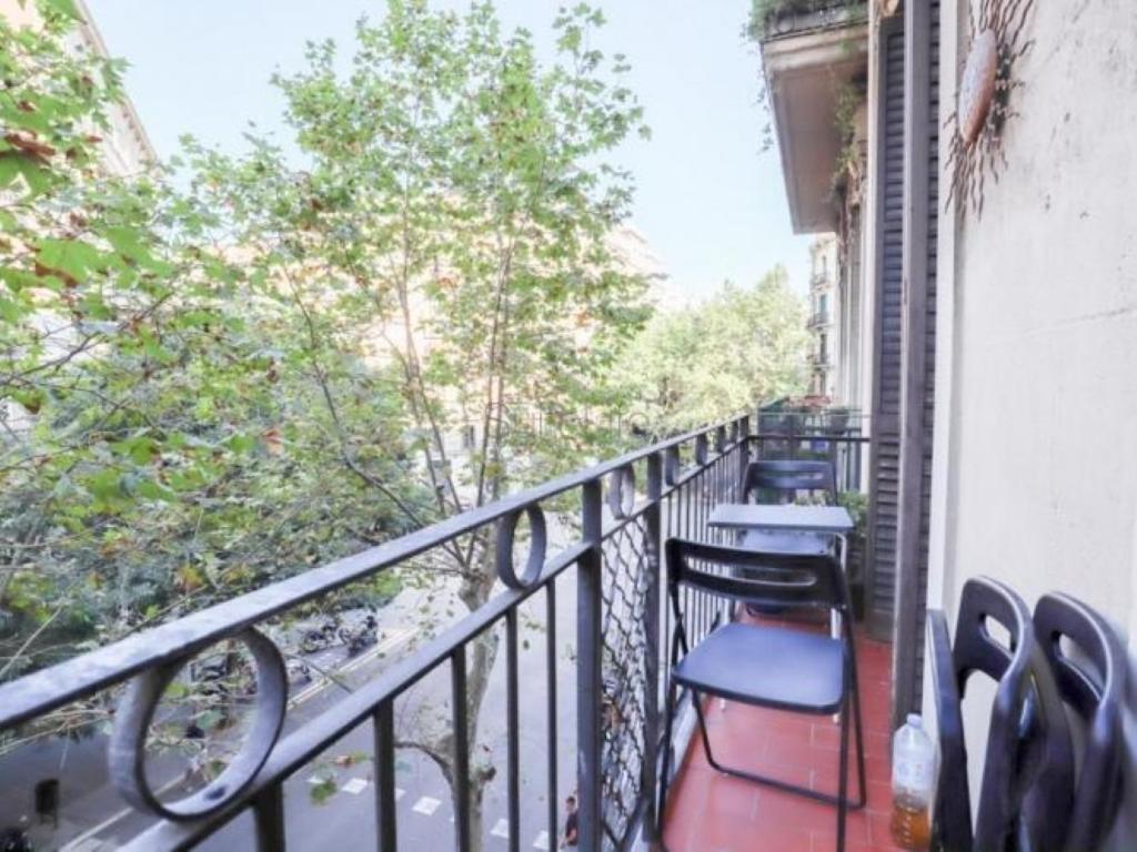 Apartamento Spacious Aptmt Close To Pl Universidad And Pl Catalunya, 2,5 Bedrooms, Balcony, Heating, Elevator Min 31 Nights