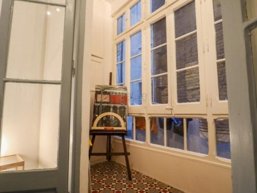 Spacious Aptmt Close To Pl Universidad And Pl Catalunya, 2,5 Bedrooms, Balcony, Heating, Elevator Min 31 Nights Apartamento *