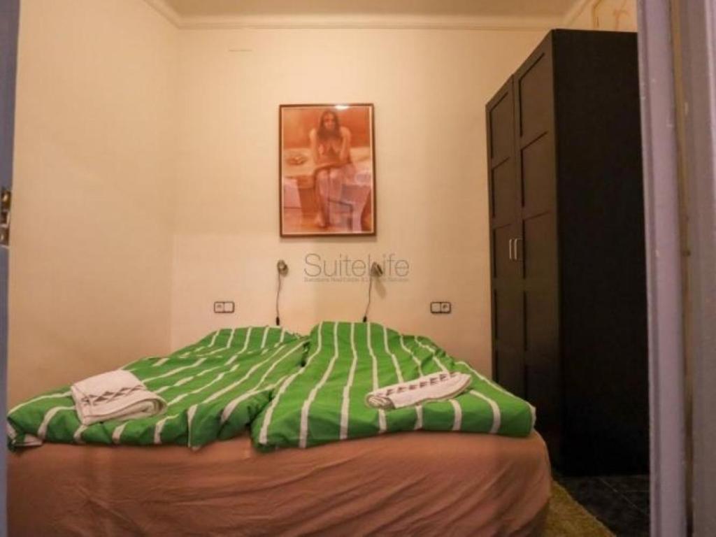 Spacious Aptmt Close To Pl Universidad And Pl Catalunya, 2,5 Bedrooms, Balcony, Heating, Elevator Min 31 Nights * Barcelona