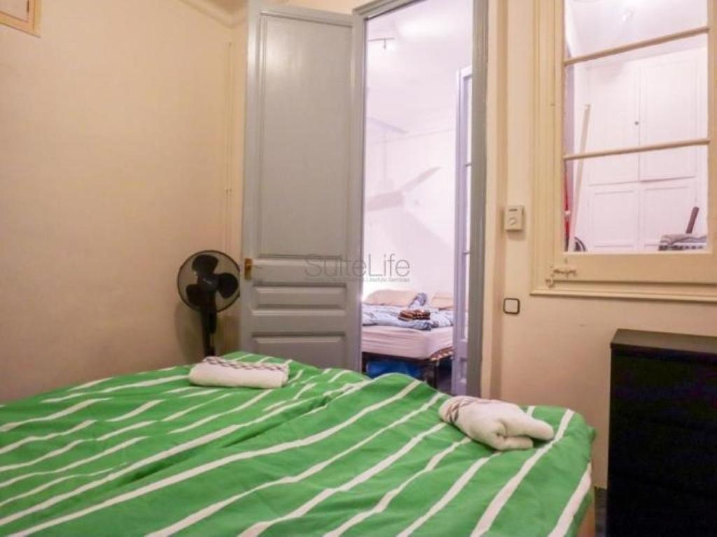 Spacious Aptmt Close To Pl Universidad And Pl Catalunya, 2,5 Bedrooms, Balcony, Heating, Elevator Min 31 Nights Apartamento