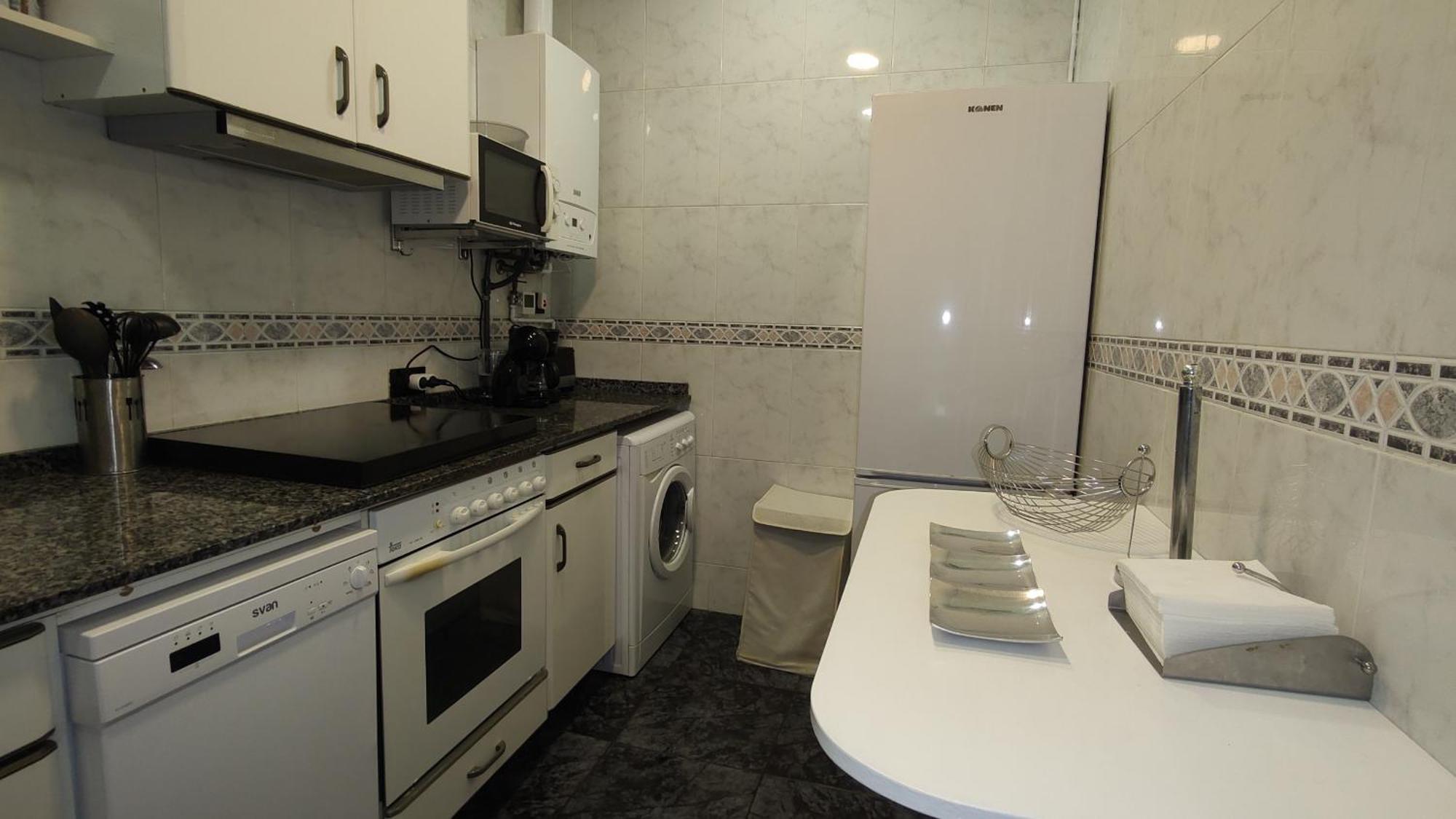 Apartamento Spacious Aptmt Close To Pl Universidad And Pl Catalunya, 2,5 Bedrooms, Balcony, Heating, Elevator Min 31 Nights