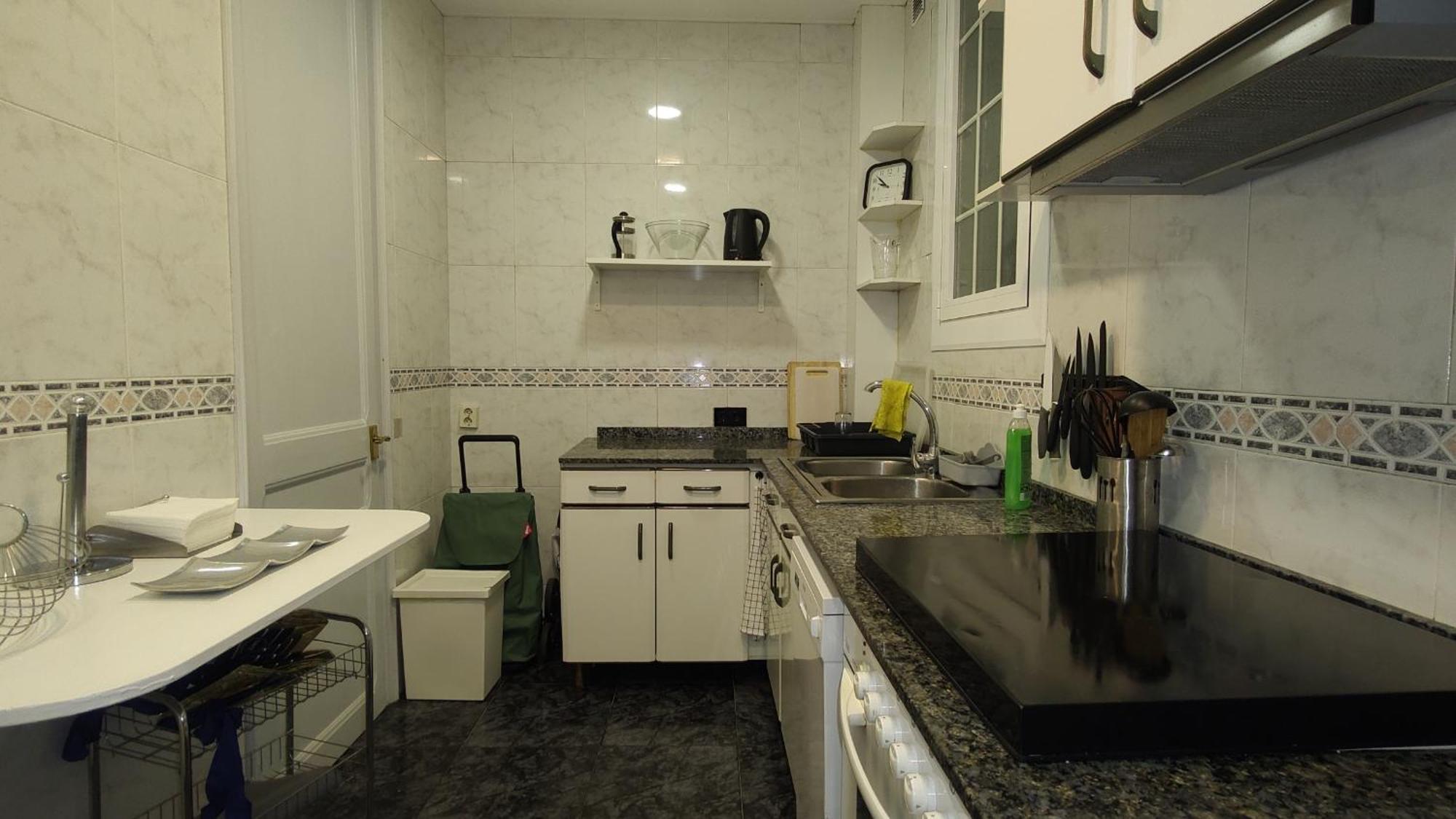 Spacious Aptmt Close To Pl Universidad And Pl Catalunya, 2,5 Bedrooms, Balcony, Heating, Elevator Min 31 Nights Apartamento *