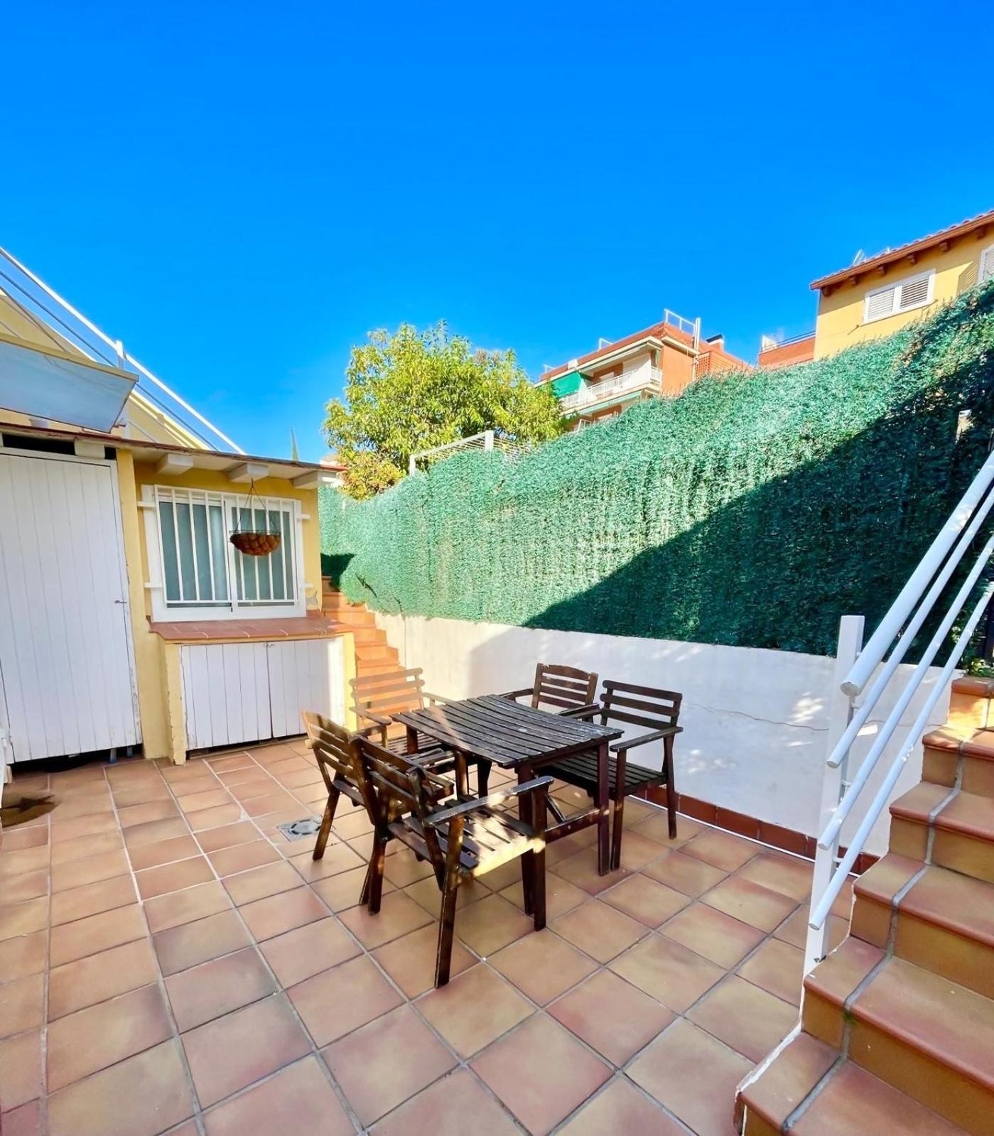 Casa Independientegardenviews2 Bedrooms Holiday home Barcelona