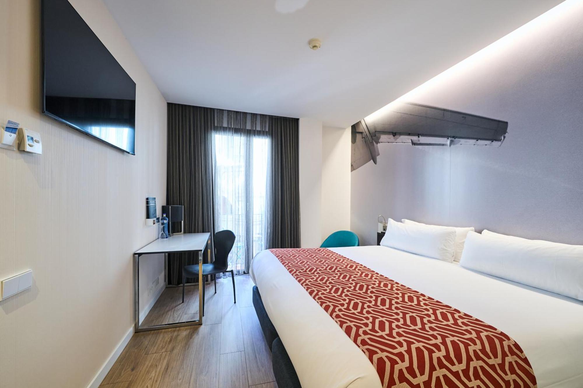 Catalonia Avinyó Hotel