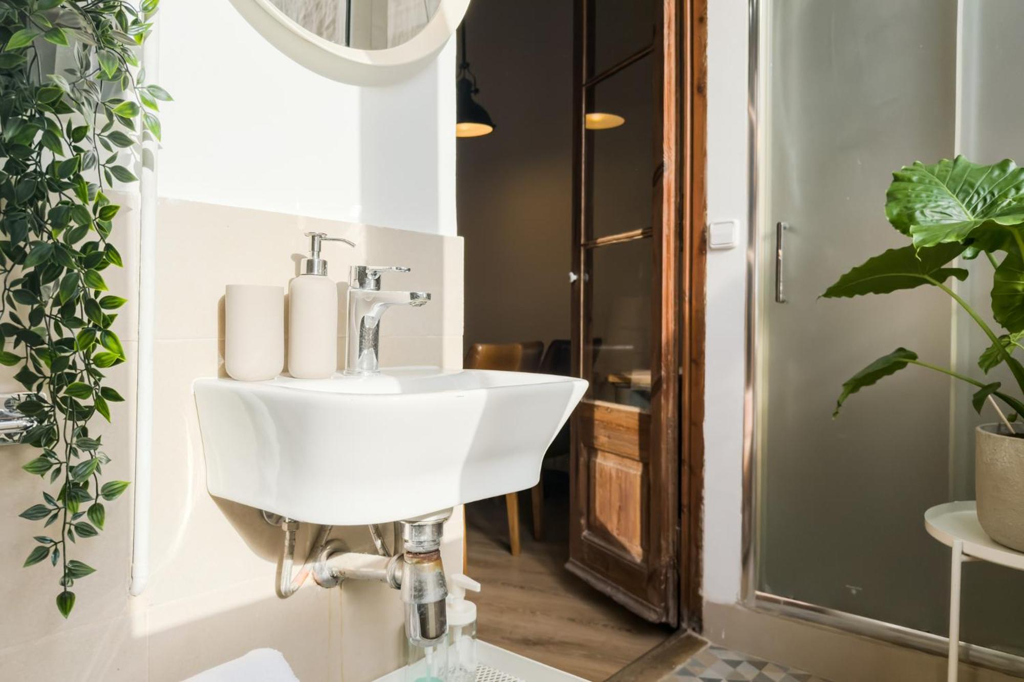 Magalhaes - Trad Flat In Poble Sec, Near Ramblas Apartamento *