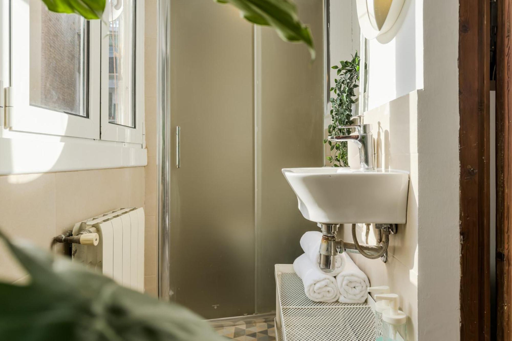 Magalhaes - Trad Flat In Poble Sec, Near Ramblas *