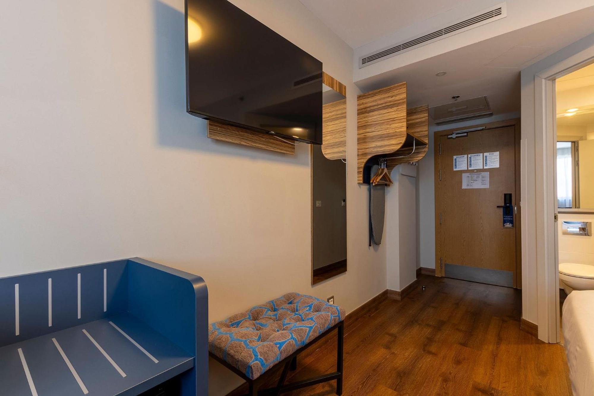 Travelodge Poblenou Hotel *