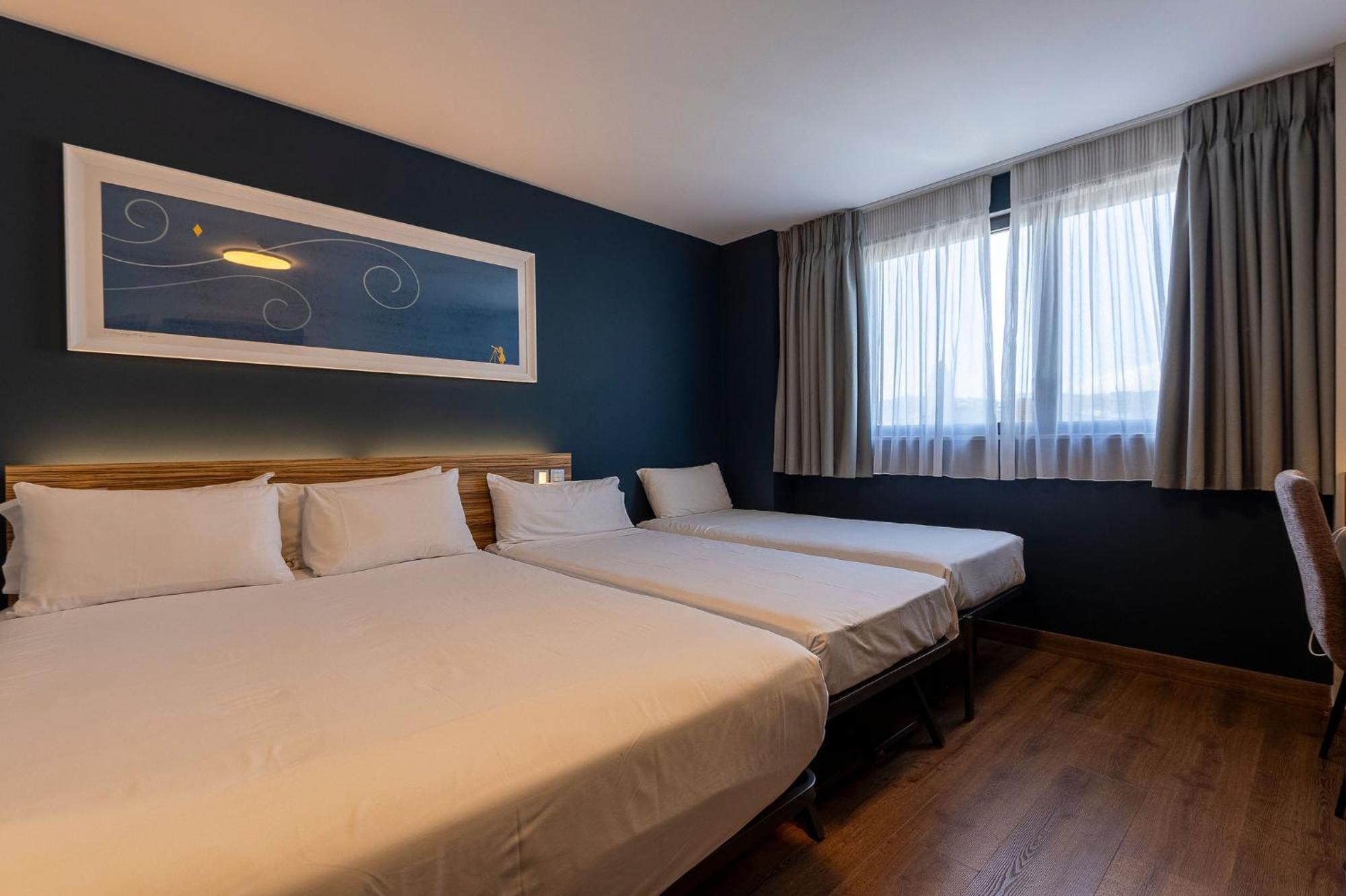 Travelodge Poblenou Hotel *