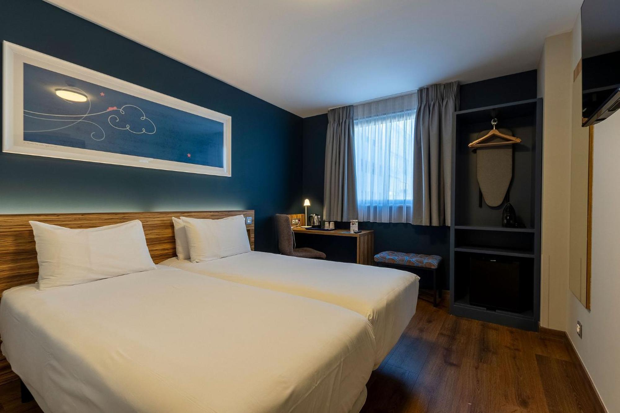 Travelodge Poblenou Hotel *
