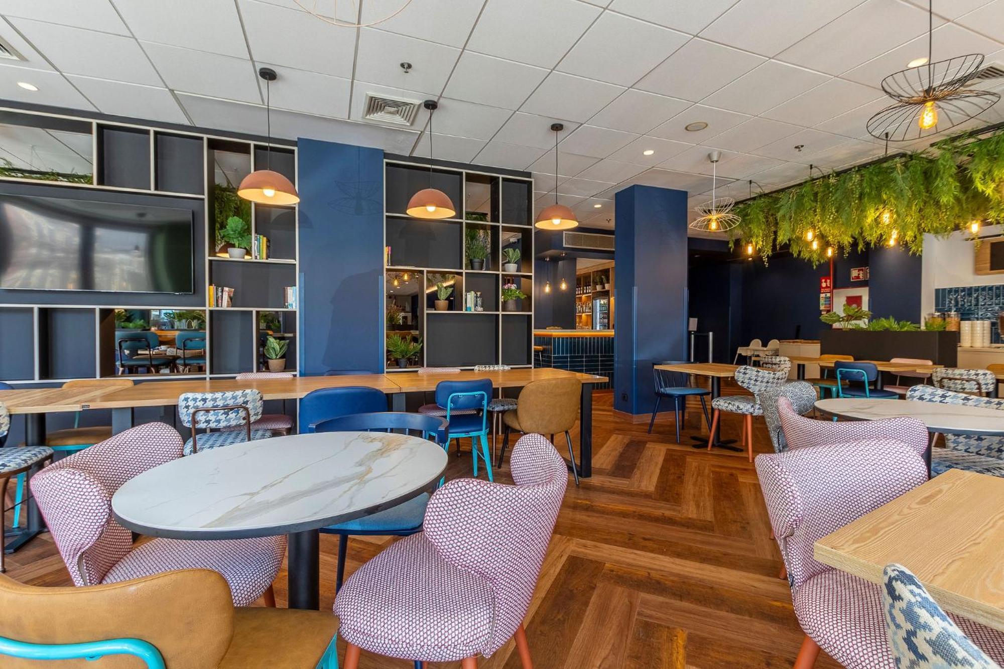 Travelodge Poblenou Hotel *