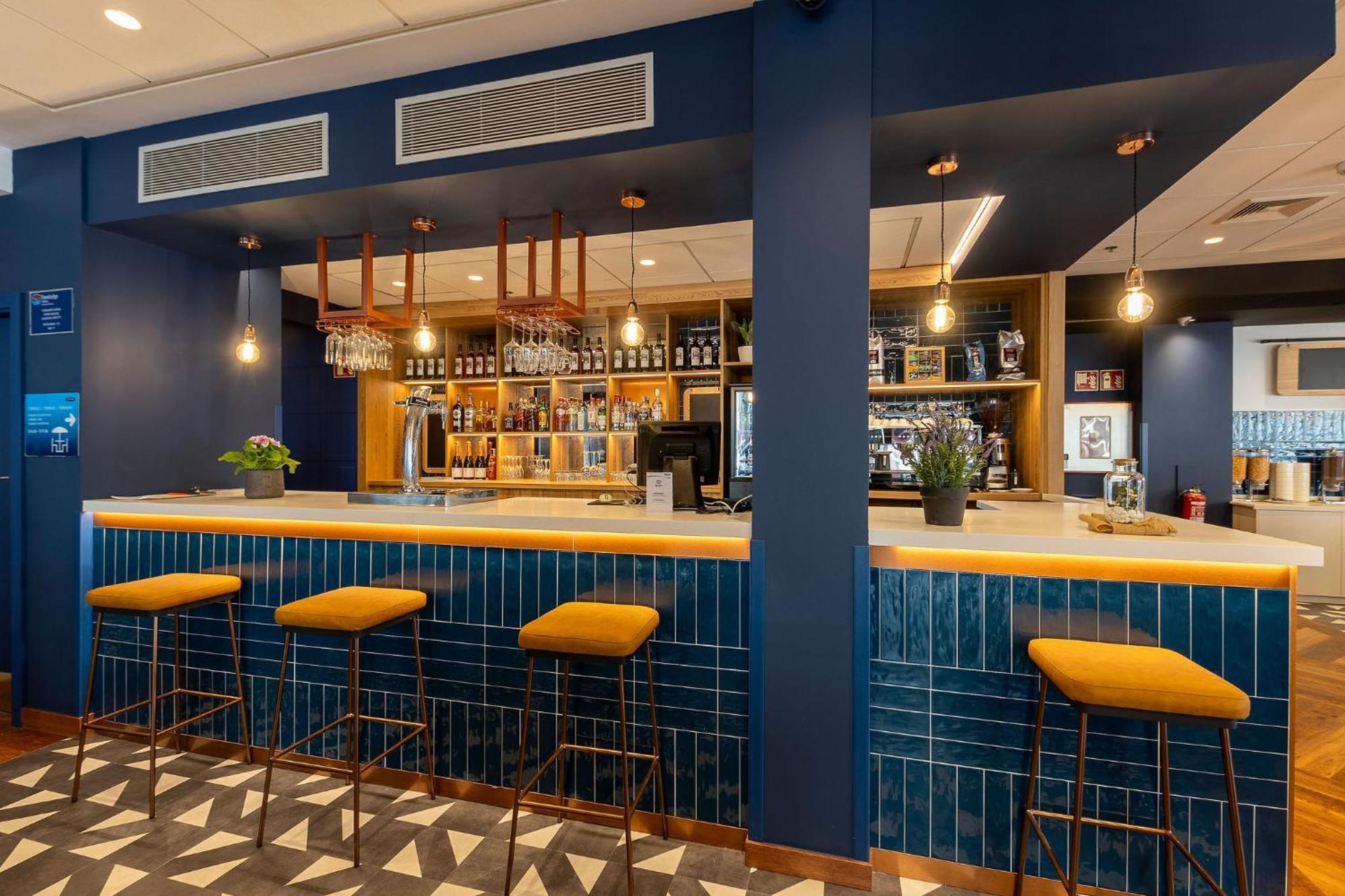 Travelodge Poblenou Hotel *