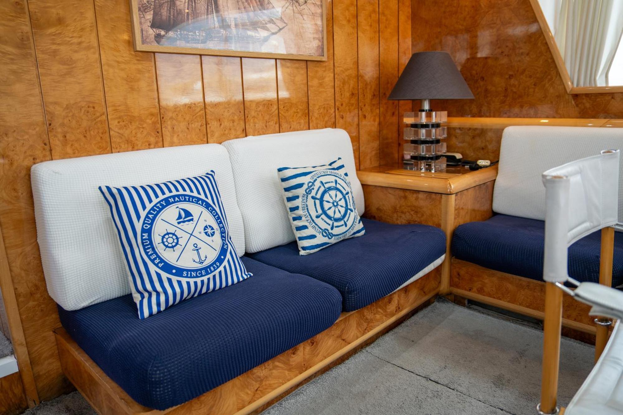 Botel Aloha Boat