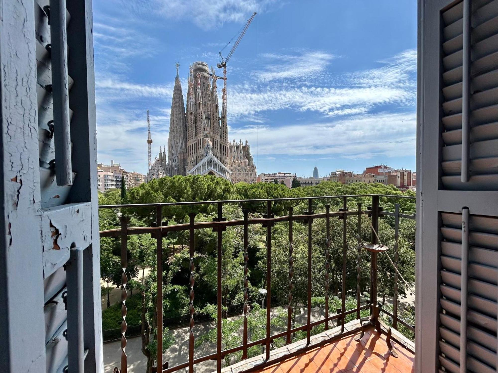 Barcelonaforrent Plaza Sagrada Familia