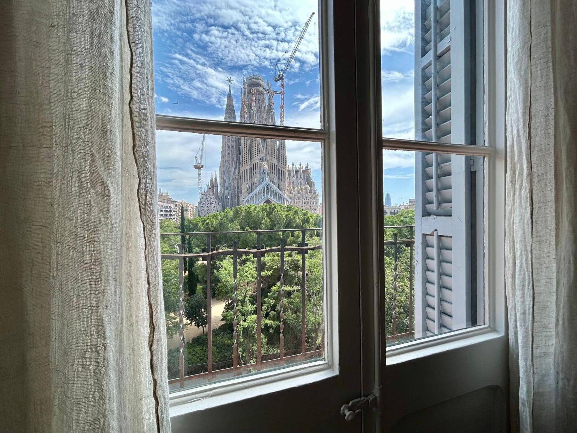 Barcelonaforrent Plaza Sagrada Familia * Barcelona