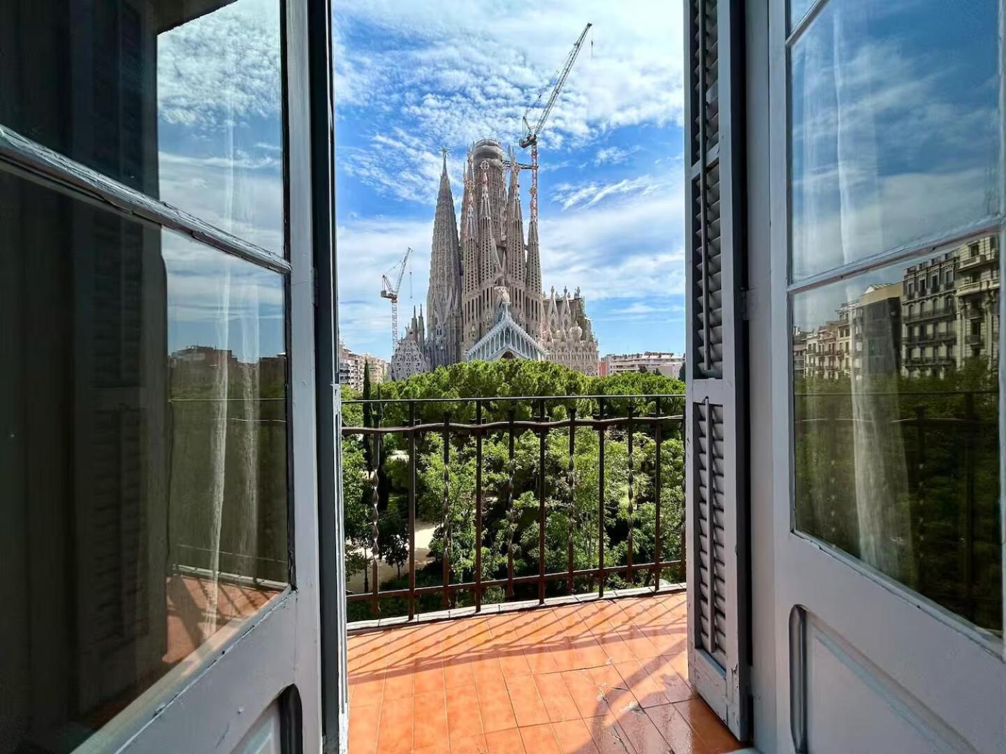 Barcelonaforrent Plaza Sagrada Familia * Barcelona