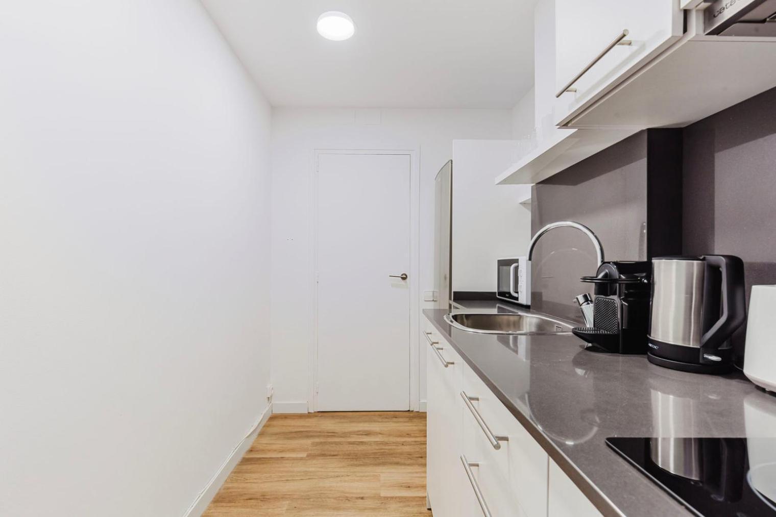 Blueground Les Corts Balcony Ac Wd Bcn-157 * Barcelona