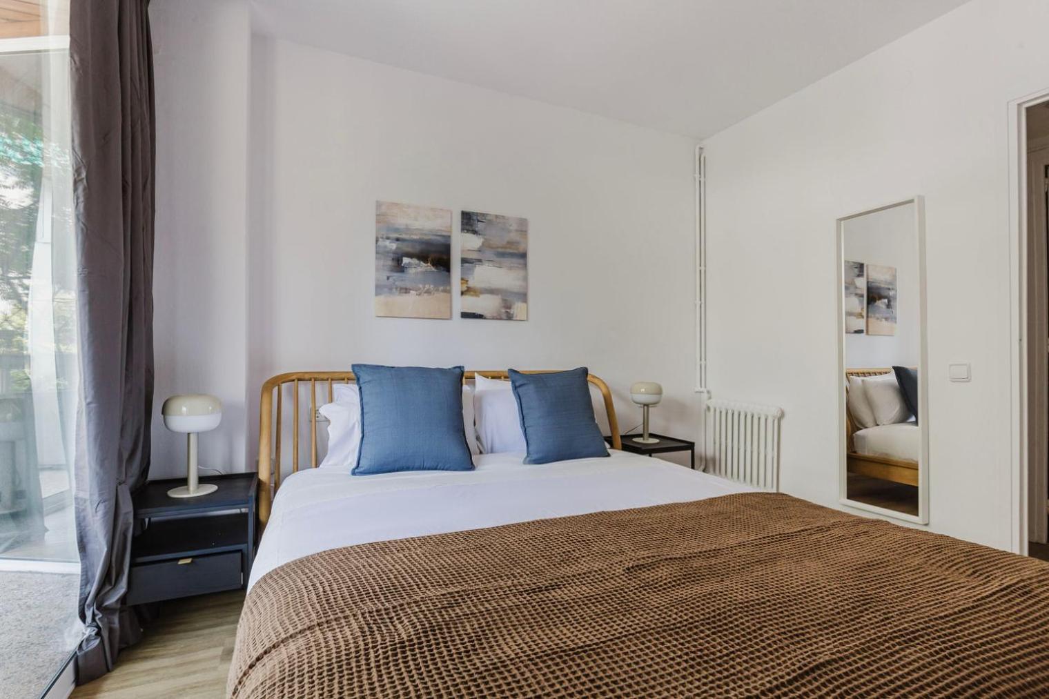 Blueground Les Corts Balcony Ac Wd Bcn-157