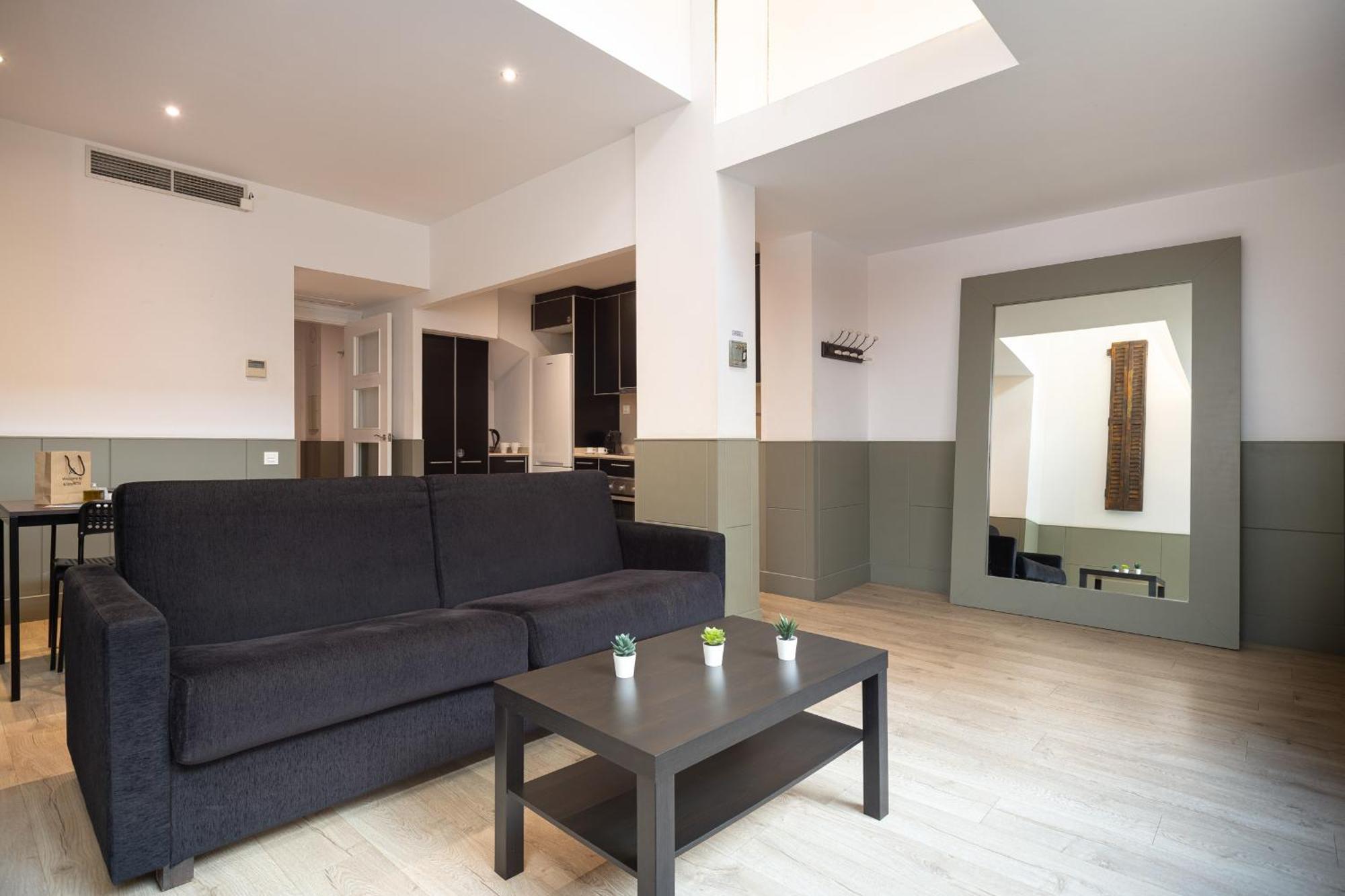 Enjoybcn Patio De Gala Apartment Barcelona