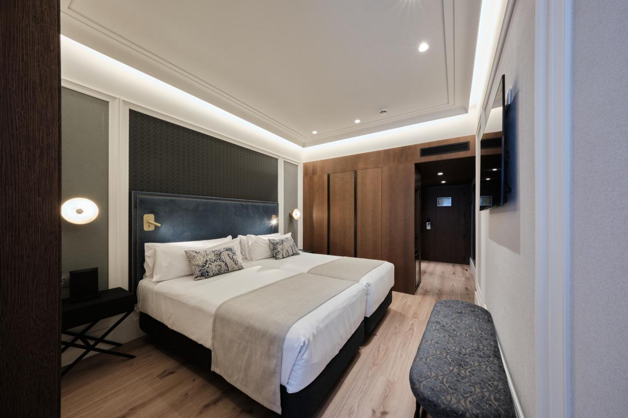 Catalonia Plaza Cataluña Hotel