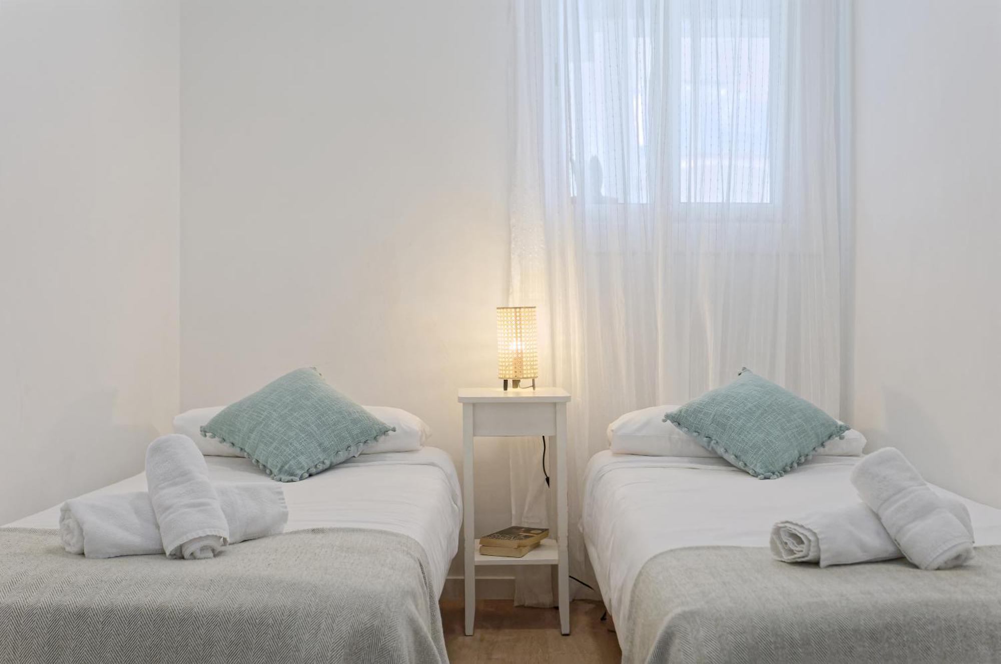 & Bright Apartment!! * Barcelona