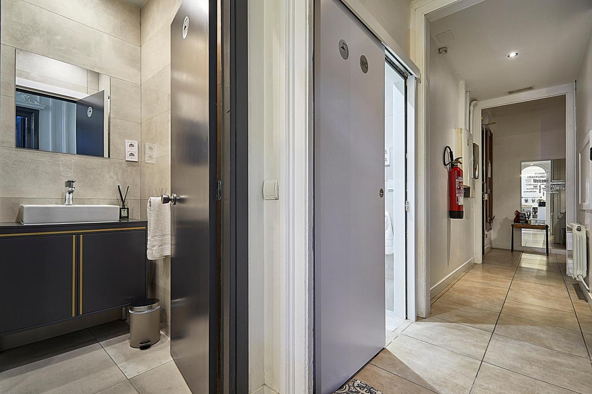 Ella Gran Via Guest house 2*