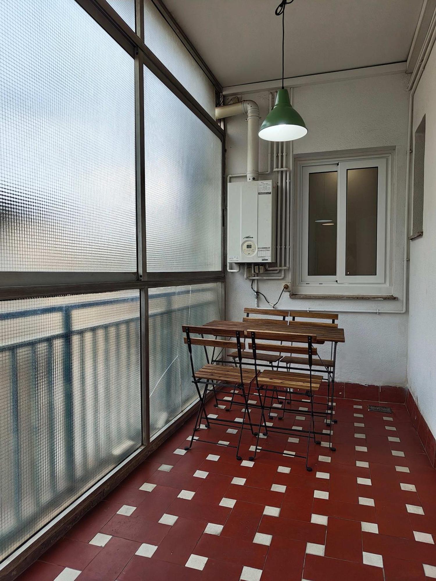 Big For 15 In The Heart Of Eixample Apartment