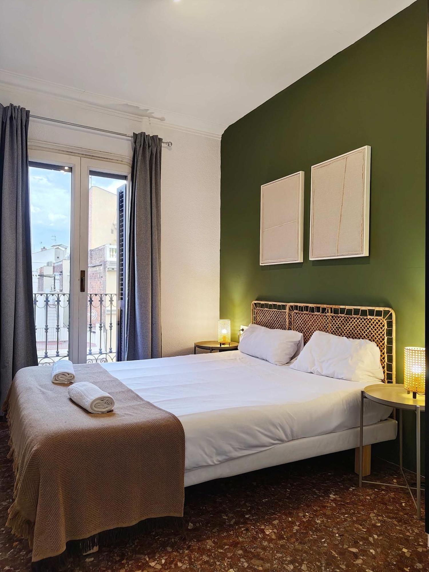 Apartment Big For 15 In The Heart Of Eixample Barcelona
