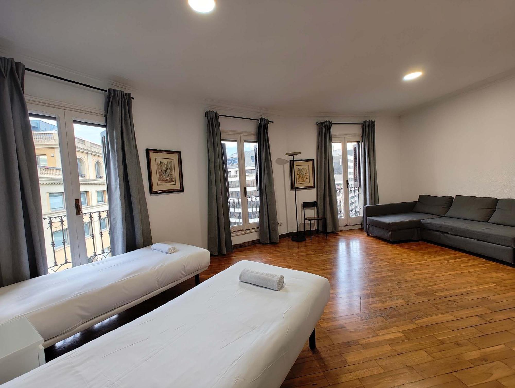 Apartment Big For 15 In The Heart Of Eixample