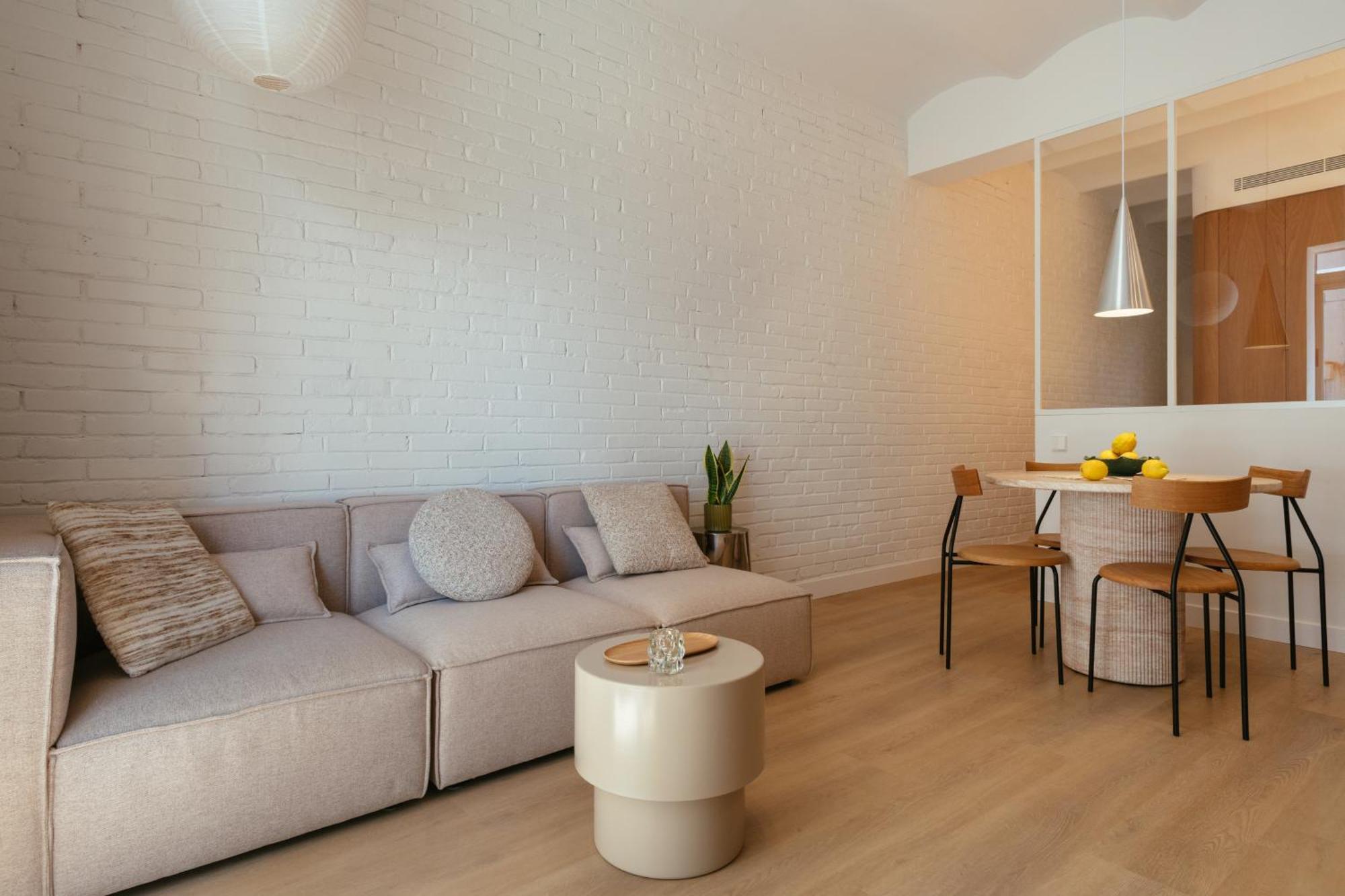 Newly Renovated Stylish Eixample - Great Location Apartamento *