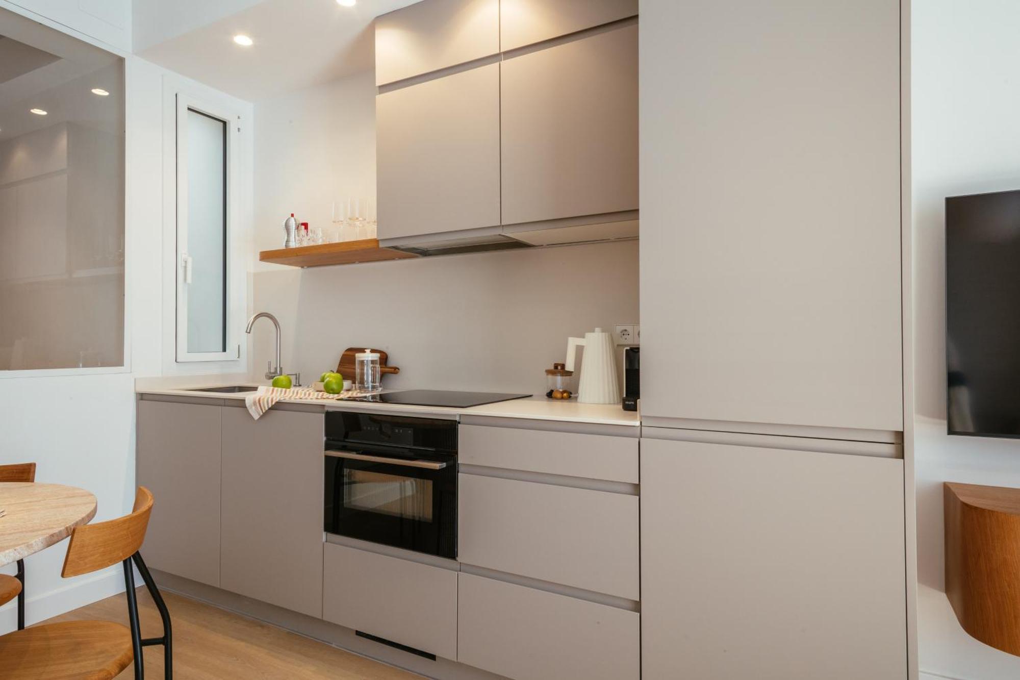 Newly Renovated Stylish Eixample - Great Location Barcelona