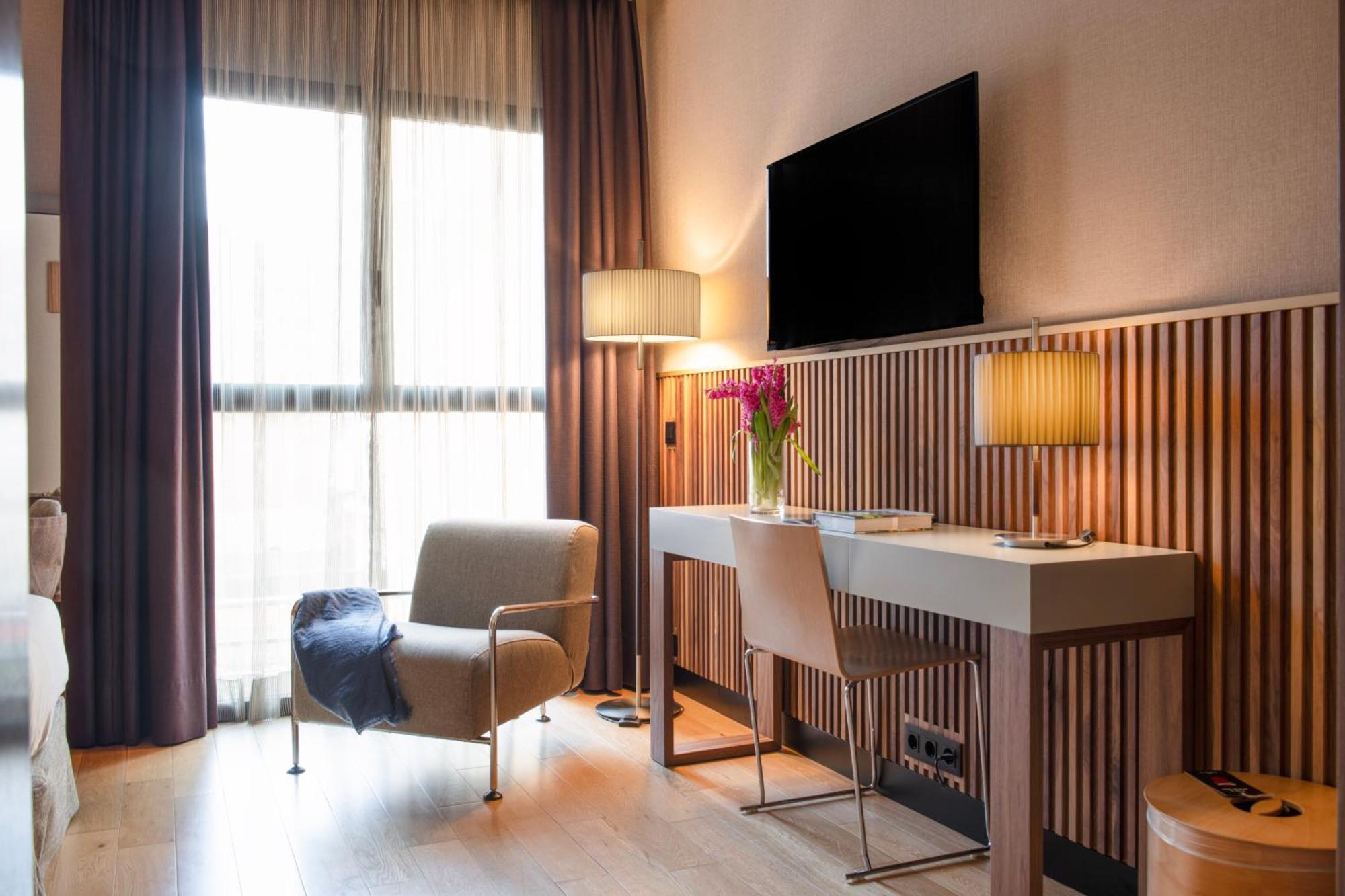 Emilia Hotel 4*