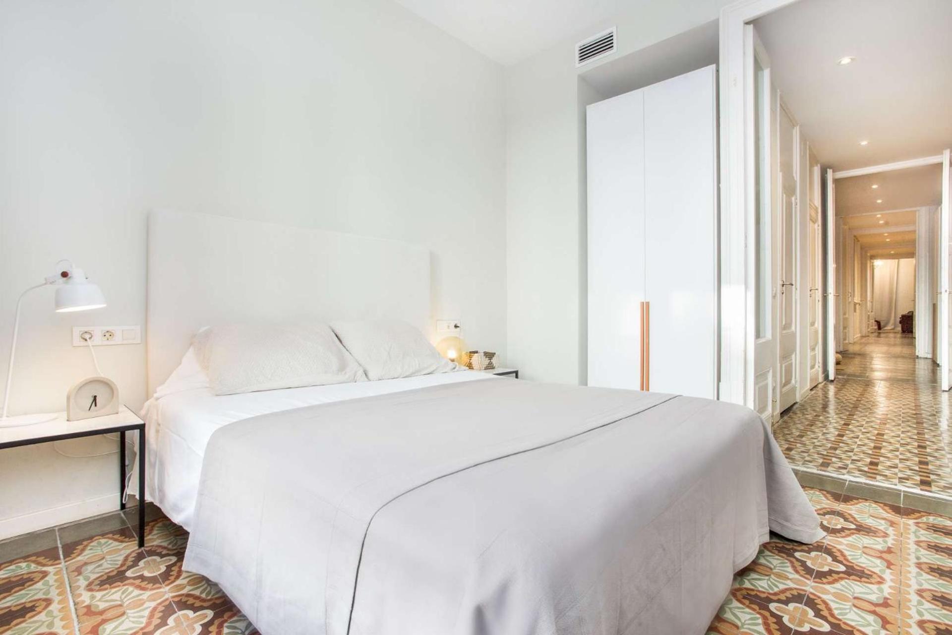 4bedroom With Balcony In Ramblas 1 1 Apartamento