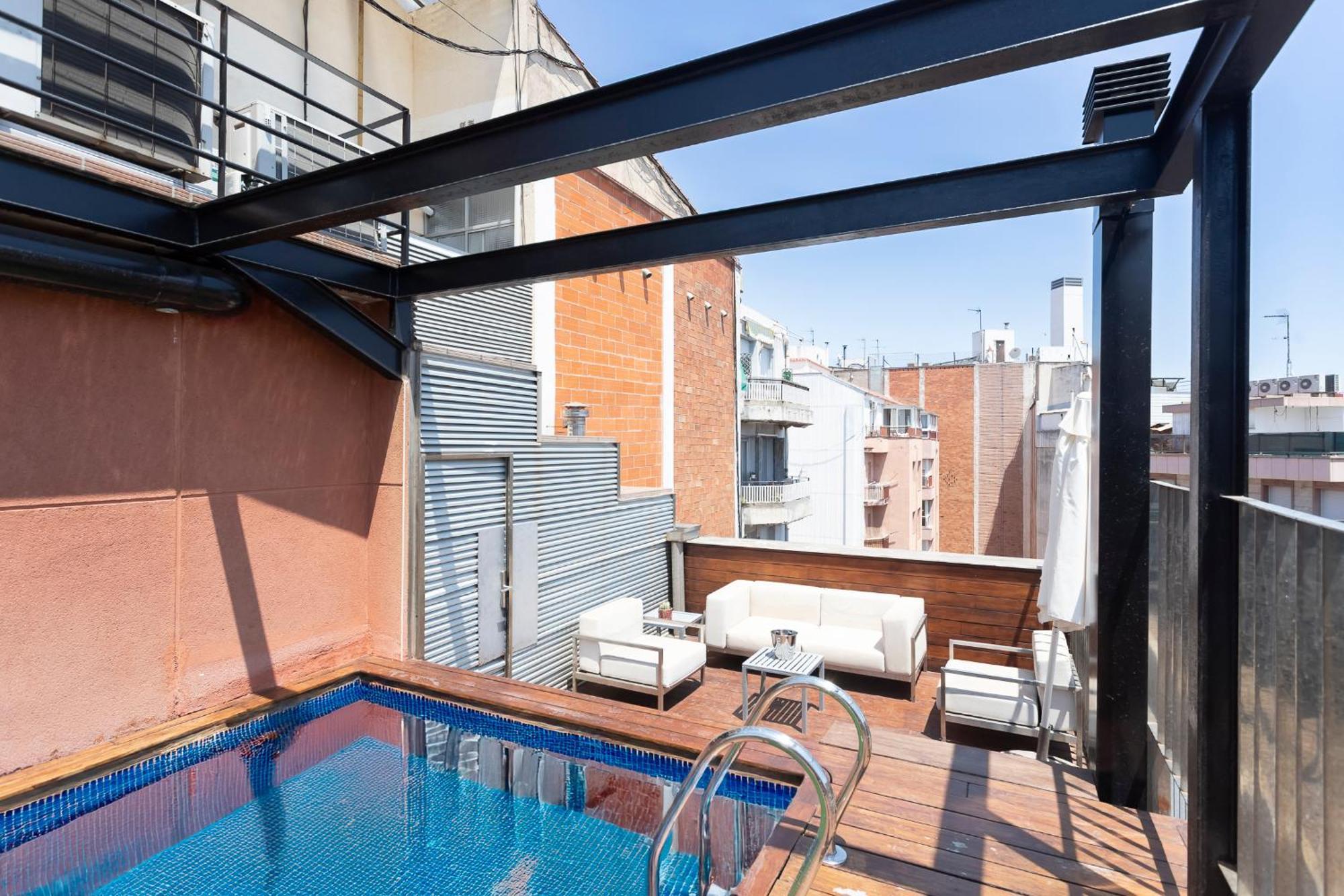 - Pool Terrace In Center *