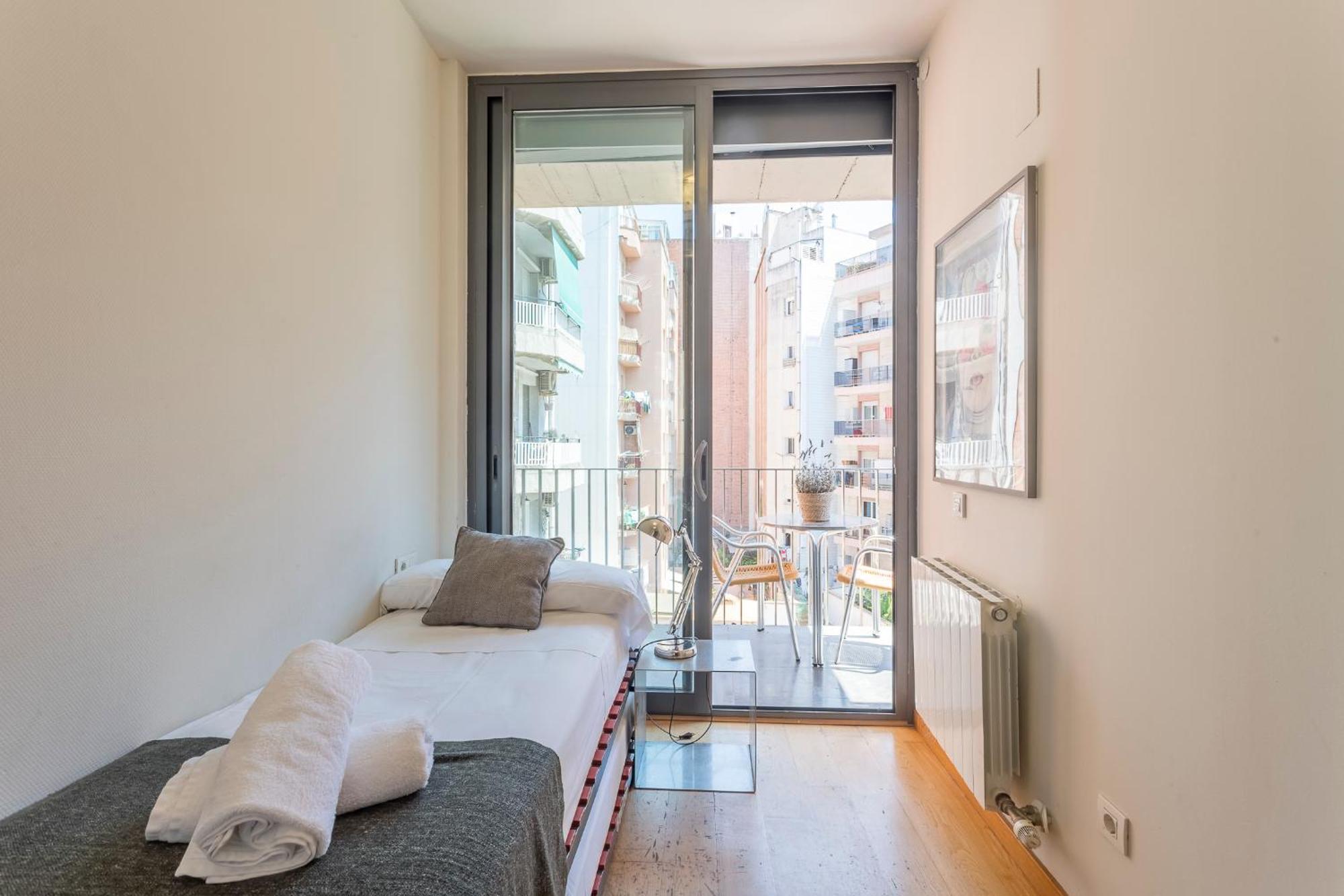 My Space Emirates - Fully Equipped Near The With Shared Pool * Barcelona