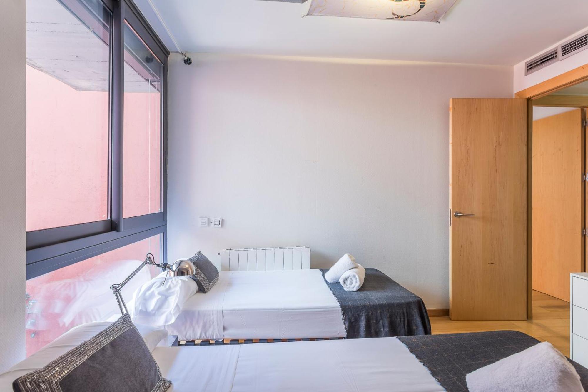 Apartment My Space Emirates - Fully Equipped Near The With Shared Pool *