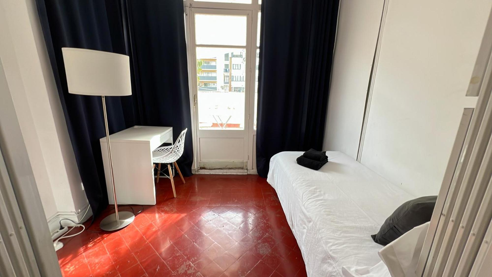 Des Artistes Hostal *