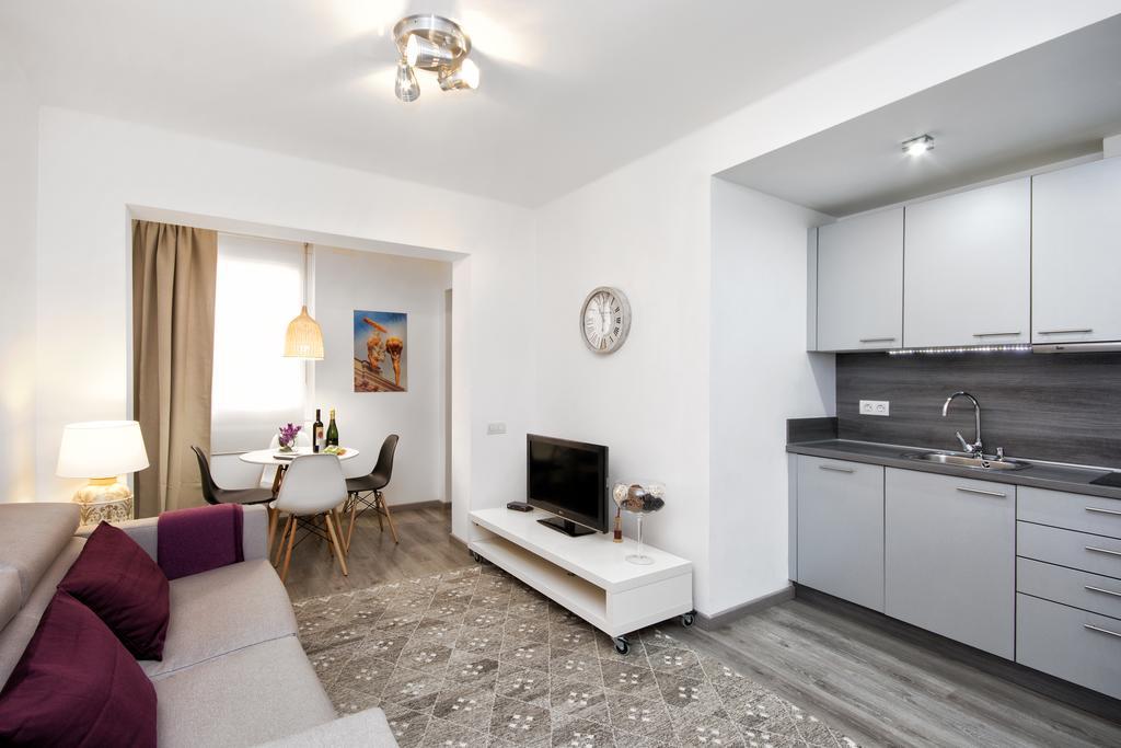 Apartment Eixample Building By Mercedes Heritage