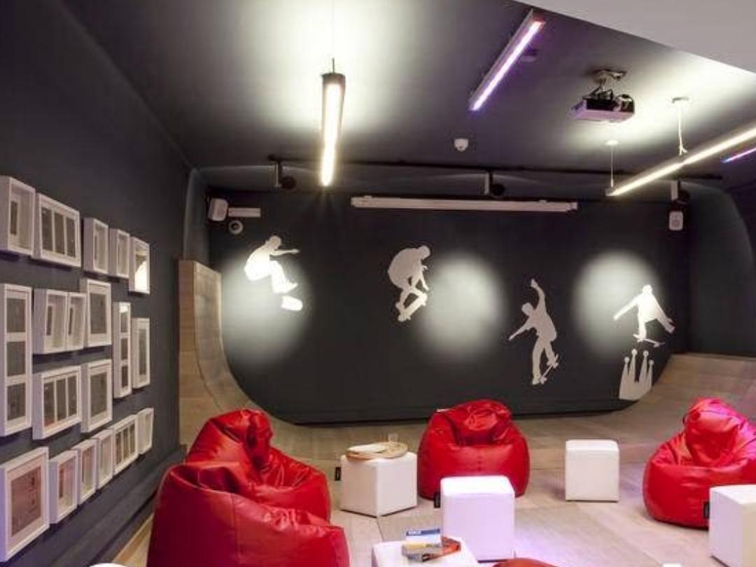 Sant Jordi Sagrada Familia Hostal Barcelona