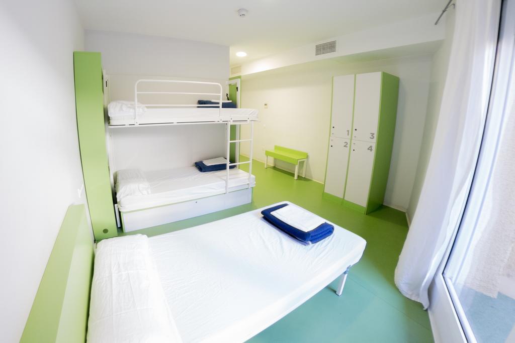 Sant Jordi Sagrada Familia Hostal *