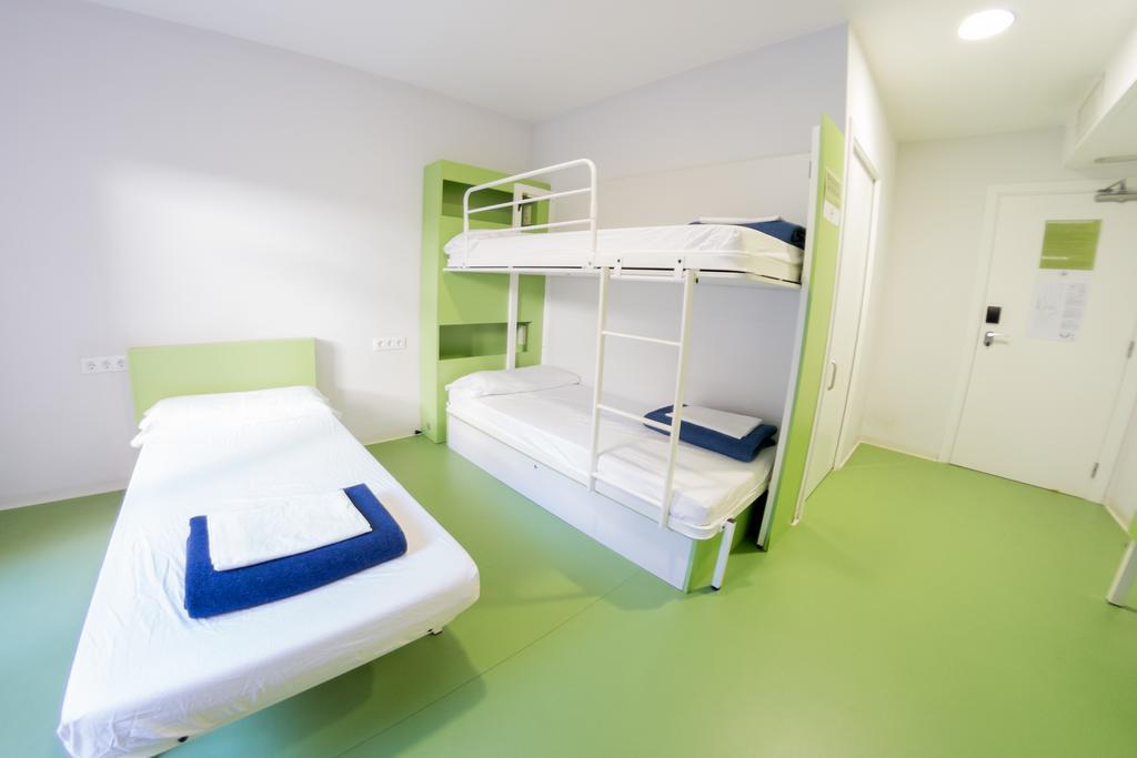 Sant Jordi Sagrada Familia Hostal Barcelona