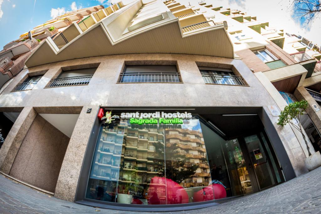 Sant Jordi Sagrada Familia Hostal Barcelona