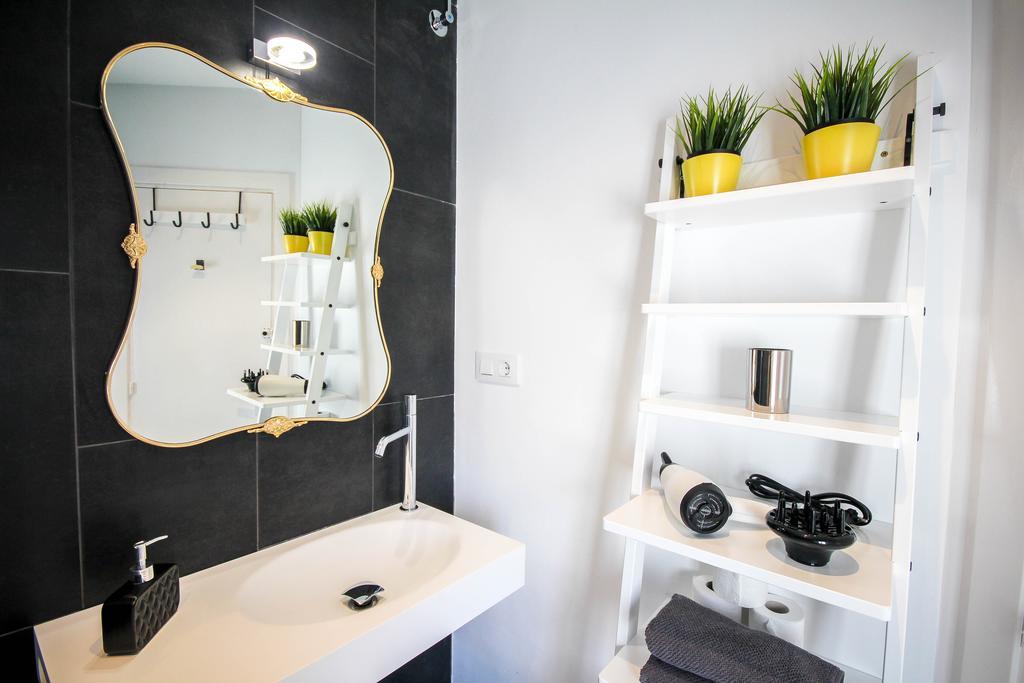 L'appartement, Luxury