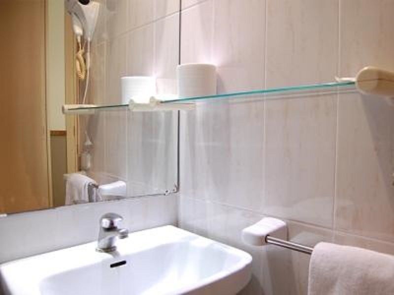 Adagio Hotel 2*