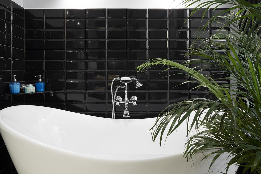 L'appartement, Luxury